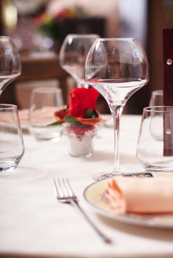 Logis Hotel Le Cor D'Argent Екстер'єр фото